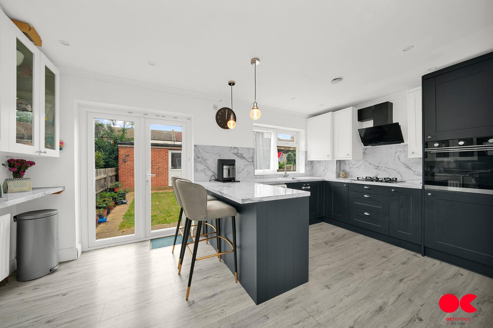 3 bed terraced house for sale in Windsor Road, Ilford  - Property Image 2