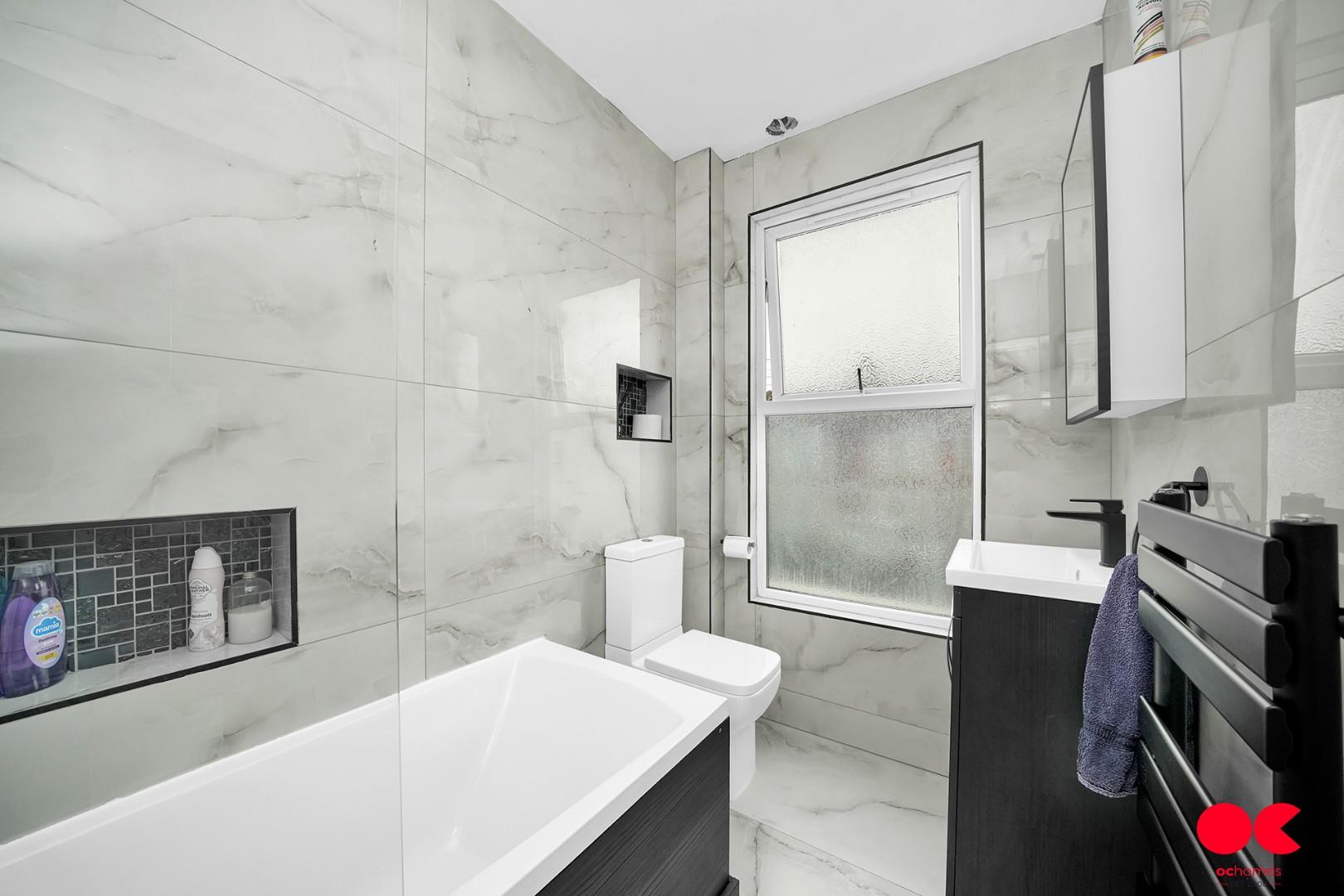 3 bed terraced house for sale in Windsor Road, Ilford  - Property Image 3