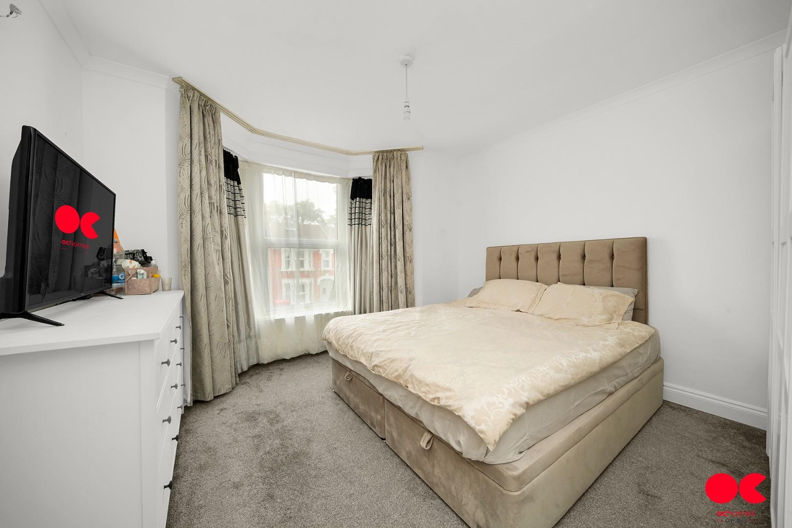 3 bed terraced house for sale in Windsor Road, Ilford  - Property Image 8