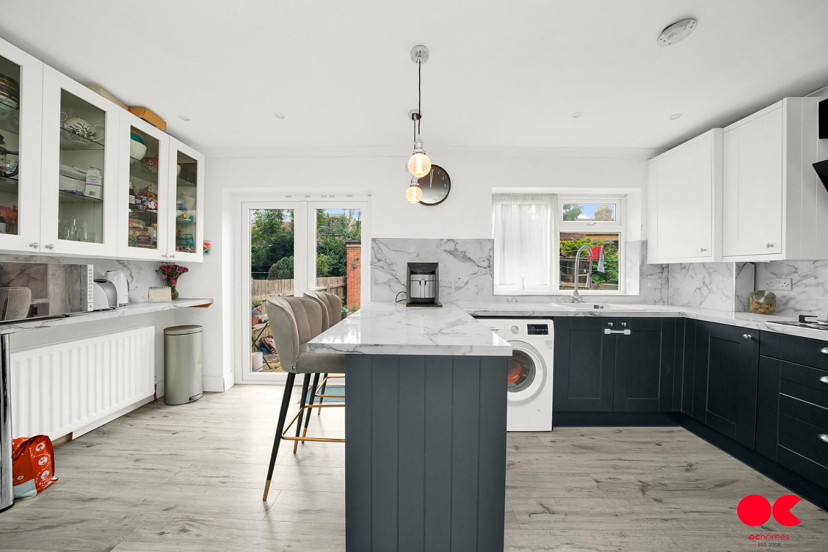 3 bed terraced house for sale in Windsor Road, Ilford  - Property Image 4