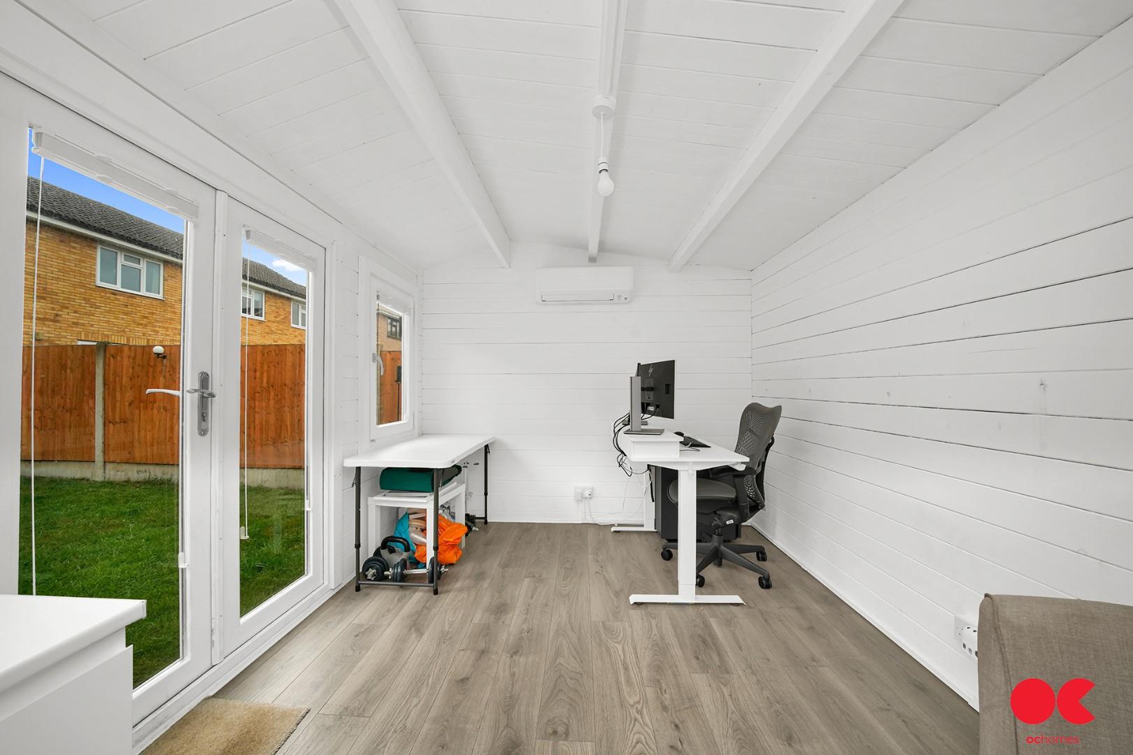 3 bed semi-detached house for sale in Hitherwood Close, Hornchurch  - Property Image 33