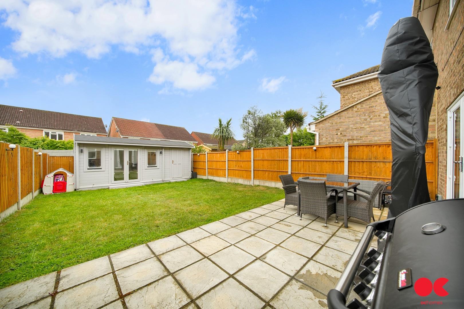 3 bed semi-detached house for sale in Hitherwood Close, Hornchurch  - Property Image 6