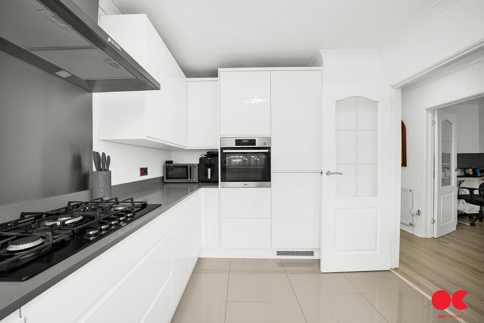 3 bed semi-detached house for sale in Hitherwood Close, Hornchurch  - Property Image 15