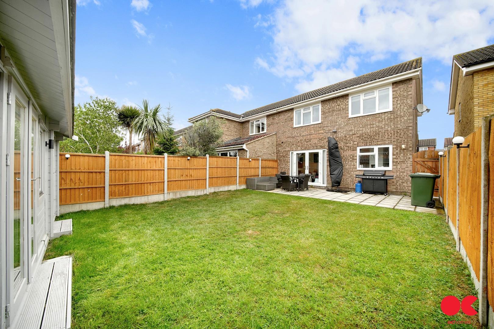3 bed semi-detached house for sale in Hitherwood Close, Hornchurch  - Property Image 19