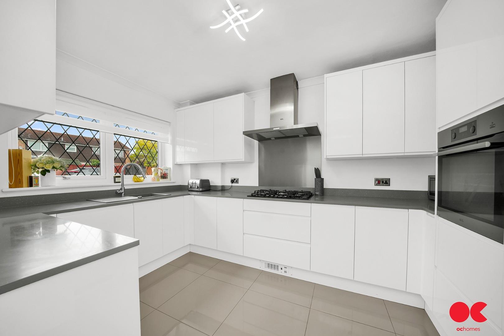 3 bed semi-detached house for sale in Hitherwood Close, Hornchurch - Property Image 1
