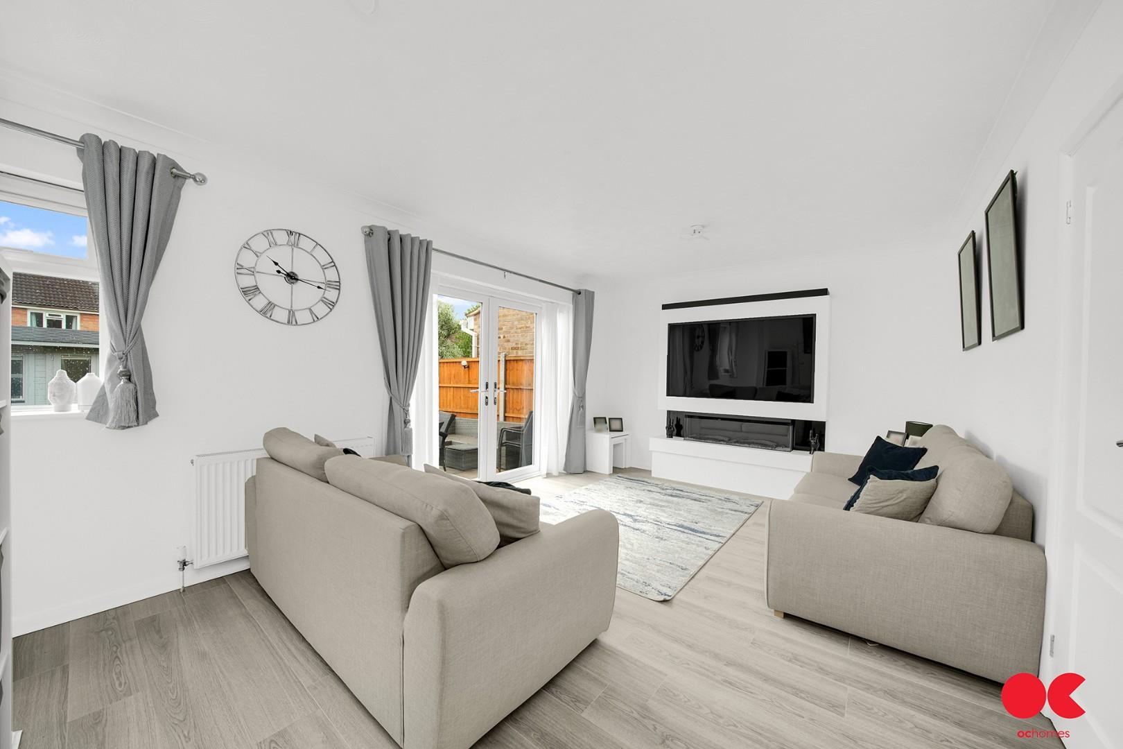 3 bed semi-detached house for sale in Hitherwood Close, Hornchurch  - Property Image 14