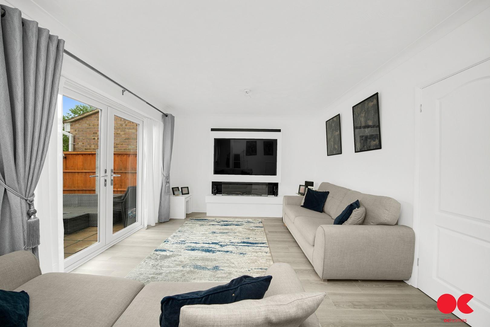 3 bed semi-detached house for sale in Hitherwood Close, Hornchurch  - Property Image 28