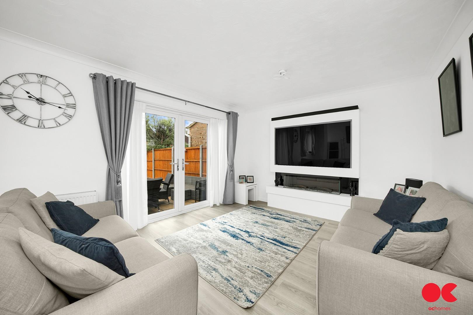 3 bed semi-detached house for sale in Hitherwood Close, Hornchurch