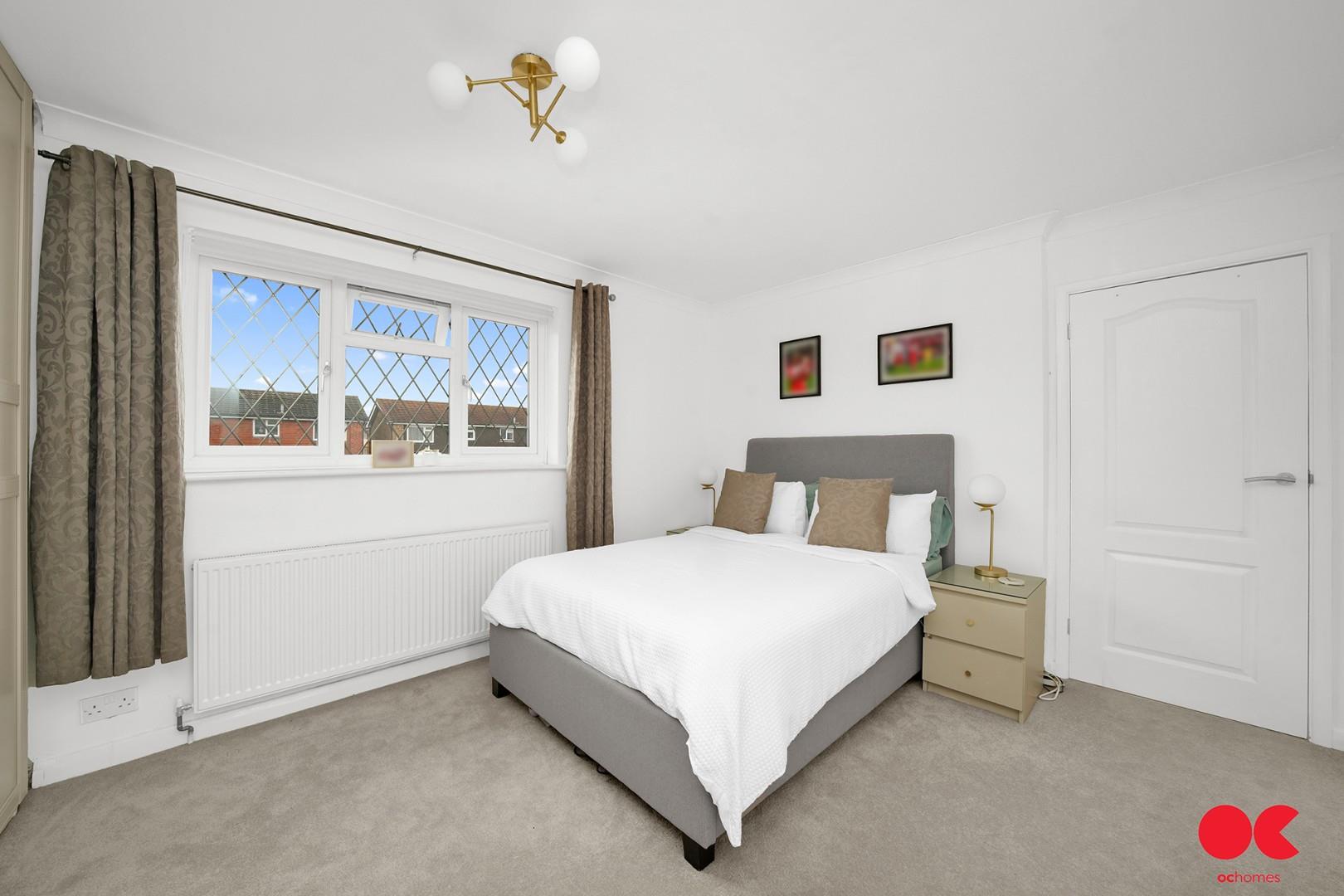 3 bed semi-detached house for sale in Hitherwood Close, Hornchurch  - Property Image 9