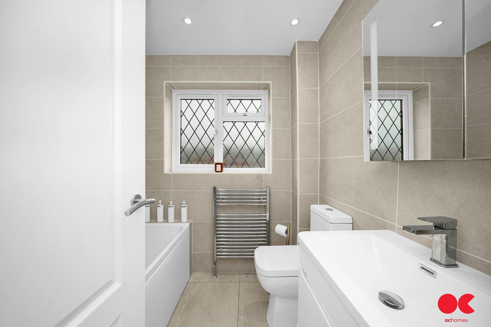 3 bed semi-detached house for sale in Hitherwood Close, Hornchurch  - Property Image 17