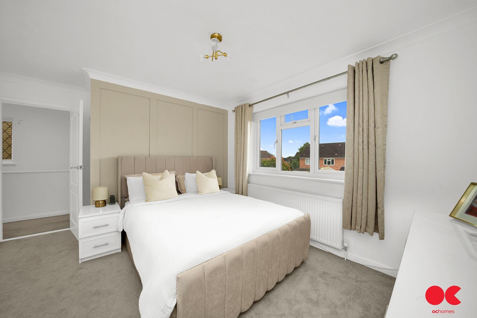 3 bed semi-detached house for sale in Hitherwood Close, Hornchurch  - Property Image 3
