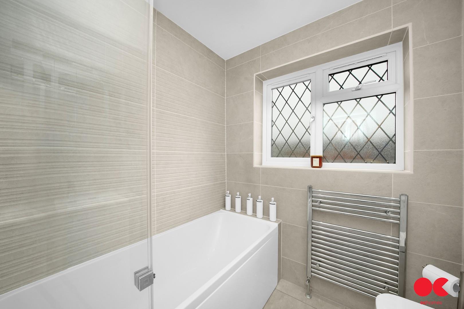 3 bed semi-detached house for sale in Hitherwood Close, Hornchurch  - Property Image 8