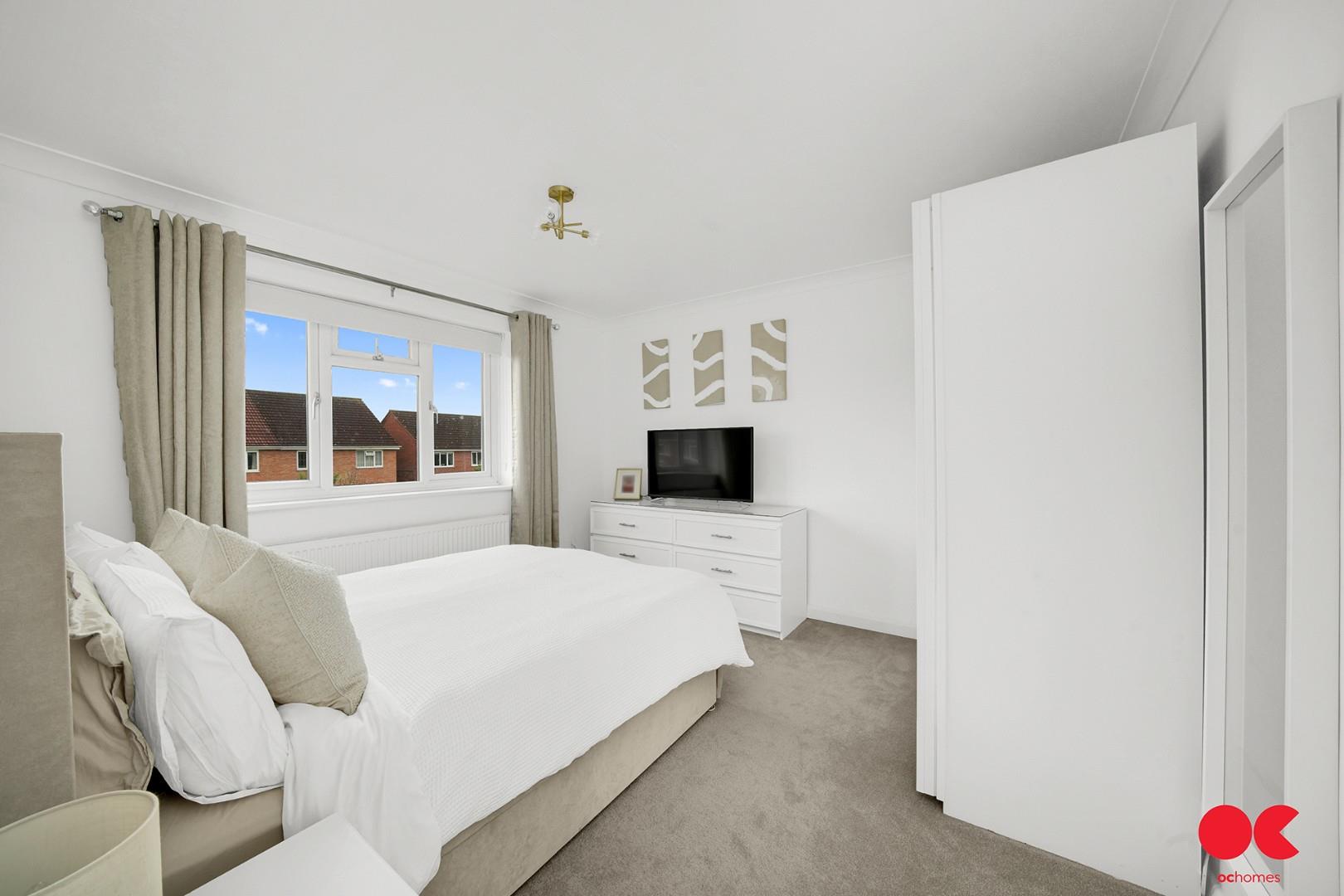 3 bed semi-detached house for sale in Hitherwood Close, Hornchurch  - Property Image 16