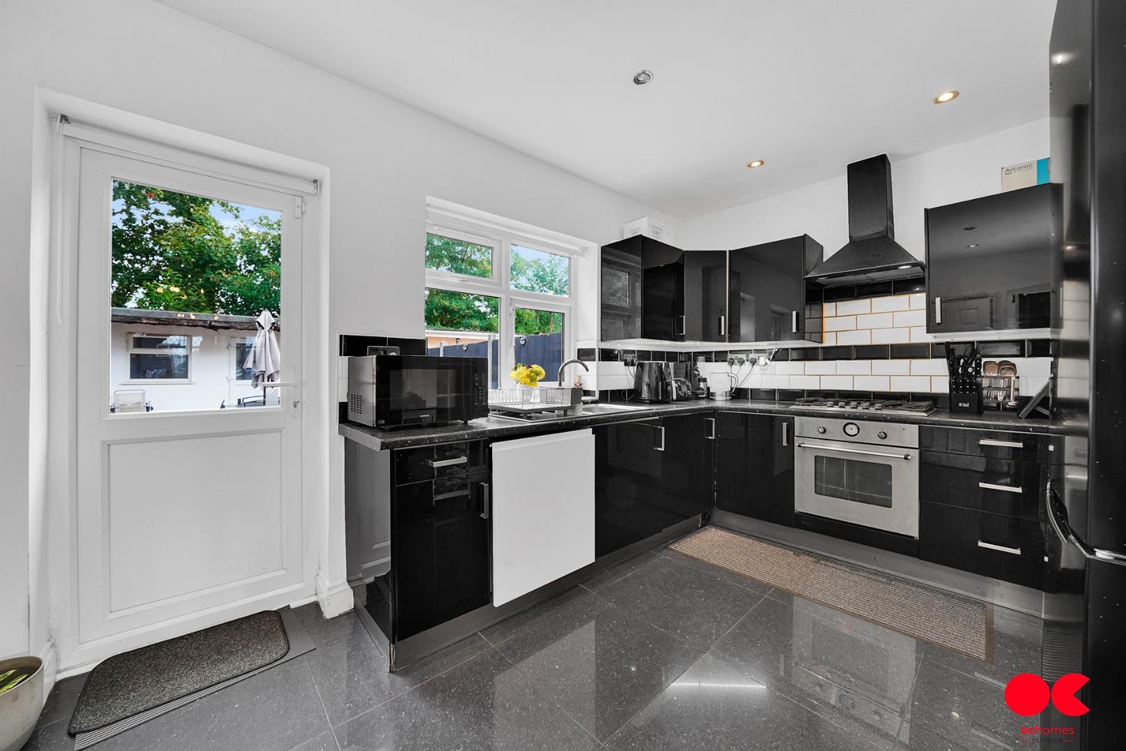 3 bed terraced house for sale in Tylehurst Gardens, Ilford  - Property Image 21