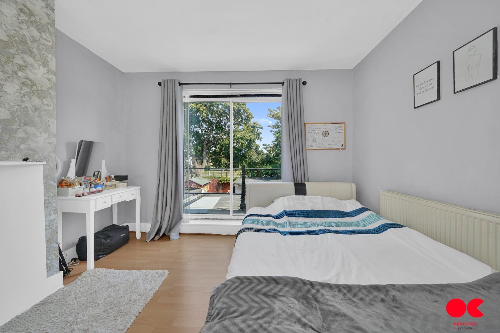 3 bed terraced house for sale in Tylehurst Gardens, Ilford  - Property Image 7