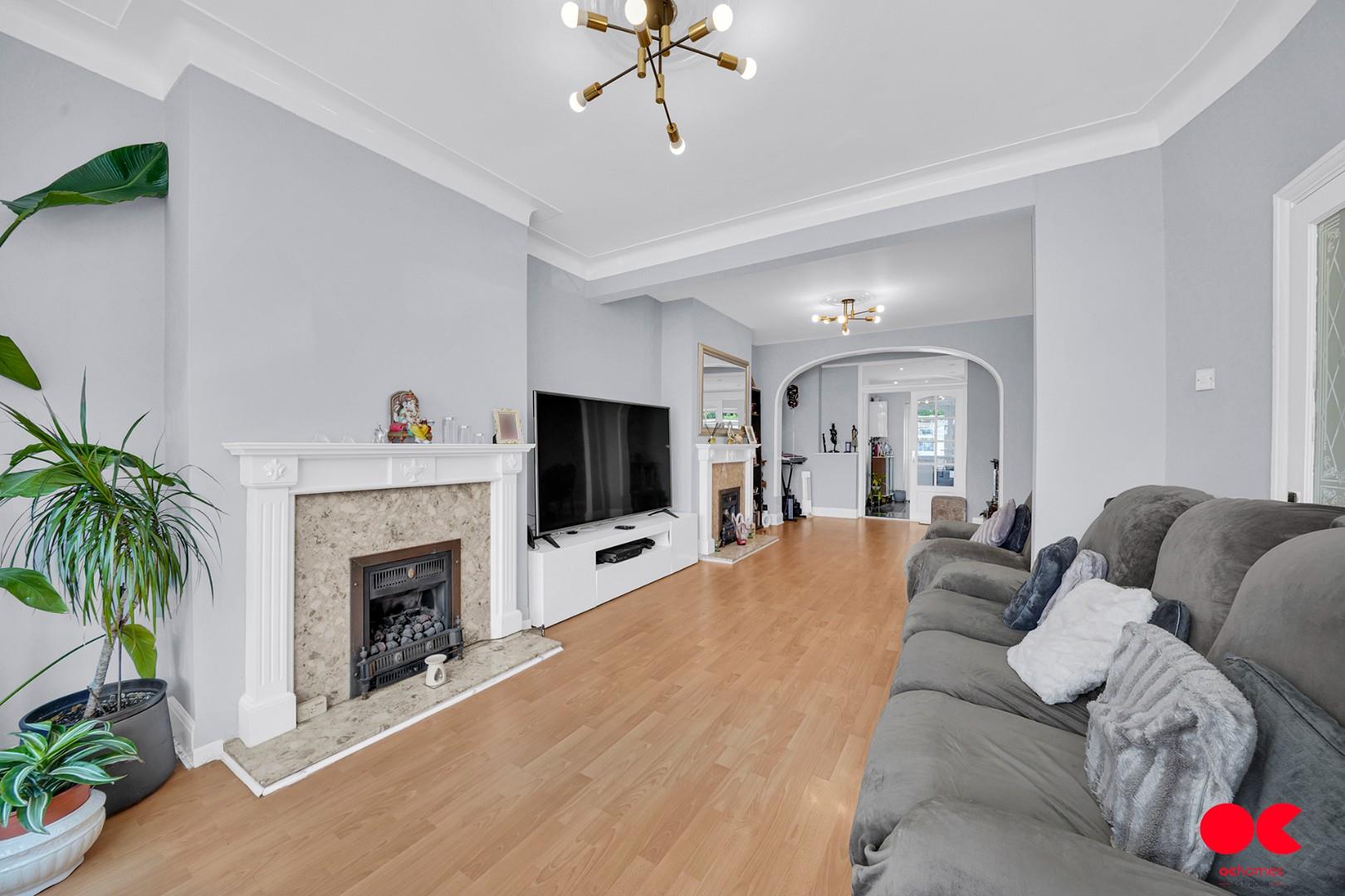 3 bed terraced house for sale in Tylehurst Gardens, Ilford  - Property Image 26