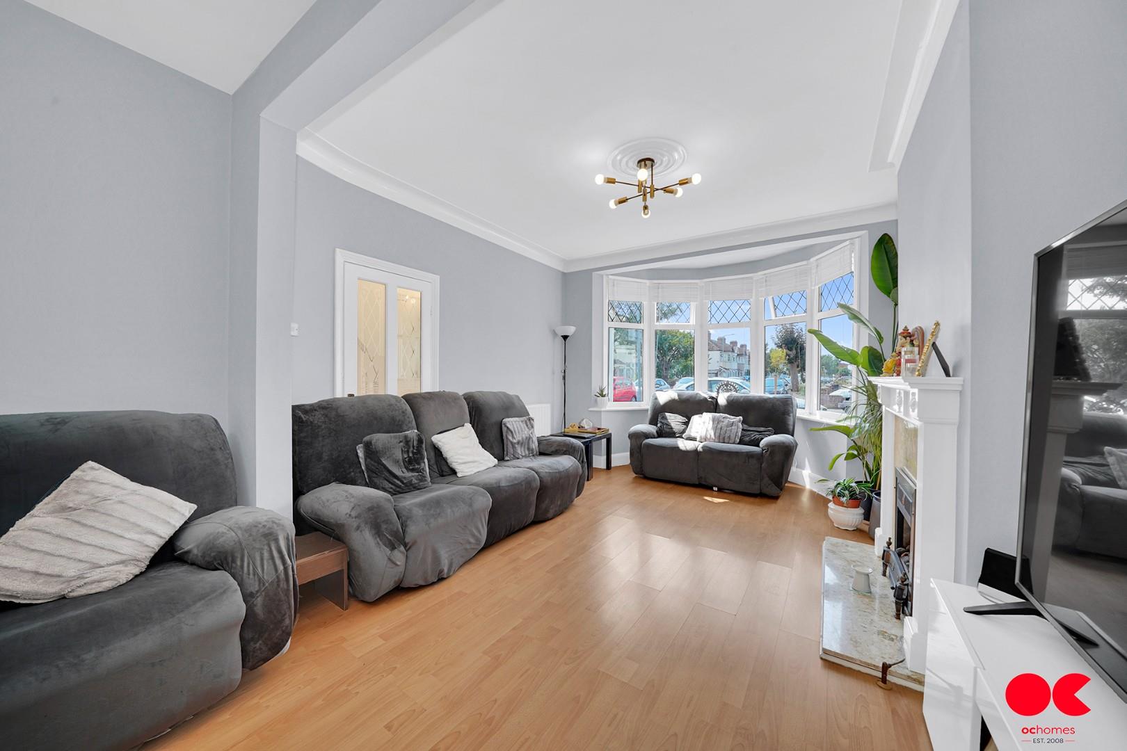 3 bed terraced house for sale in Tylehurst Gardens, Ilford  - Property Image 27