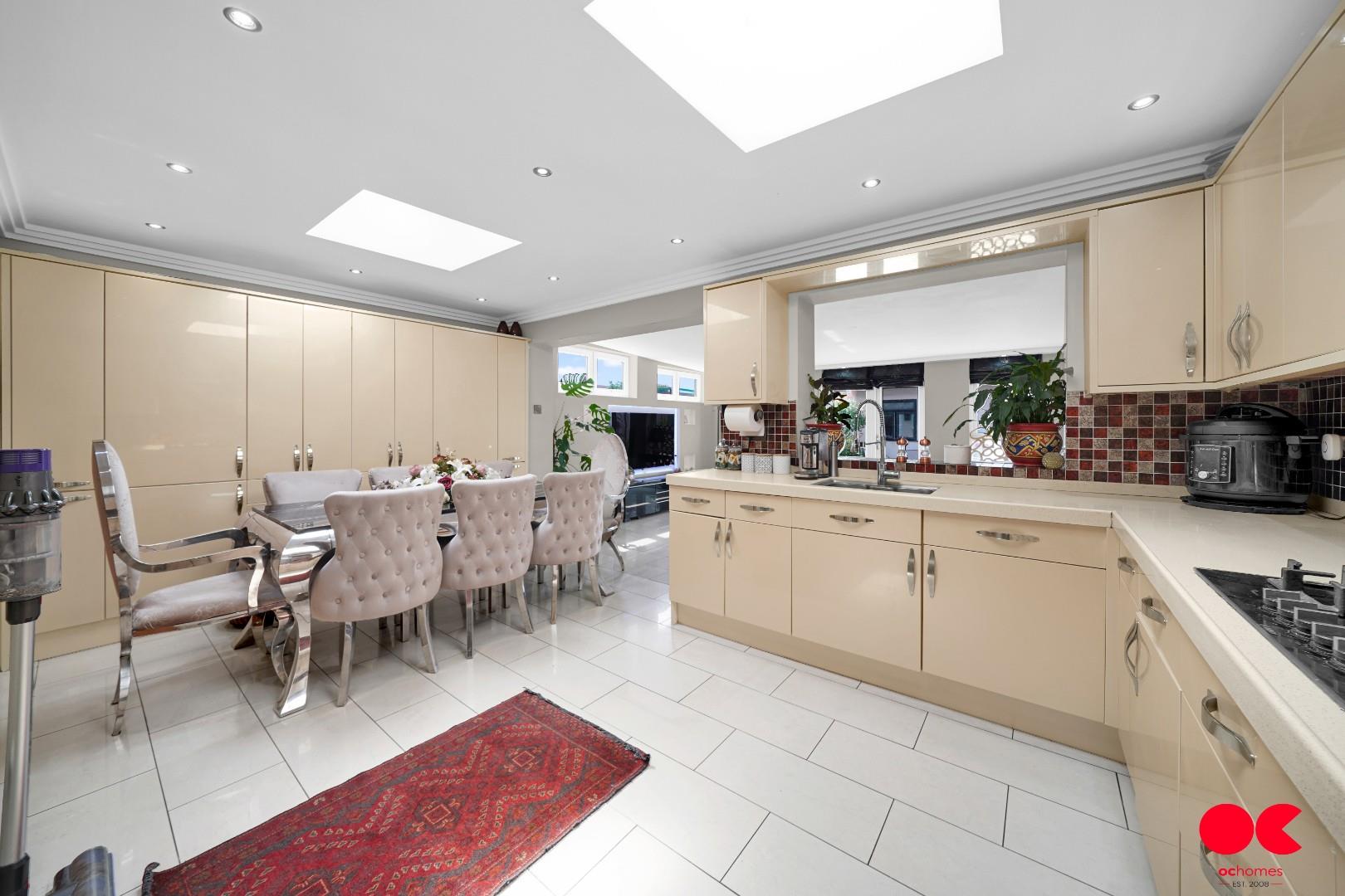 4 bed terraced house for sale in Cranley Drive, Newbury Park  - Property Image 7