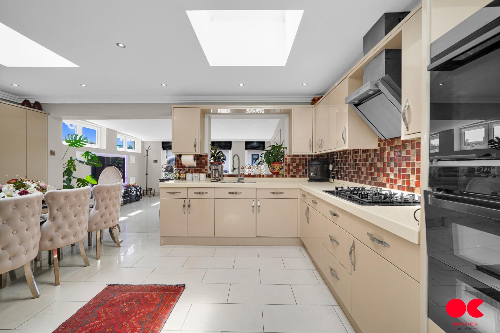 4 bed terraced house for sale in Cranley Drive, Newbury Park  - Property Image 3