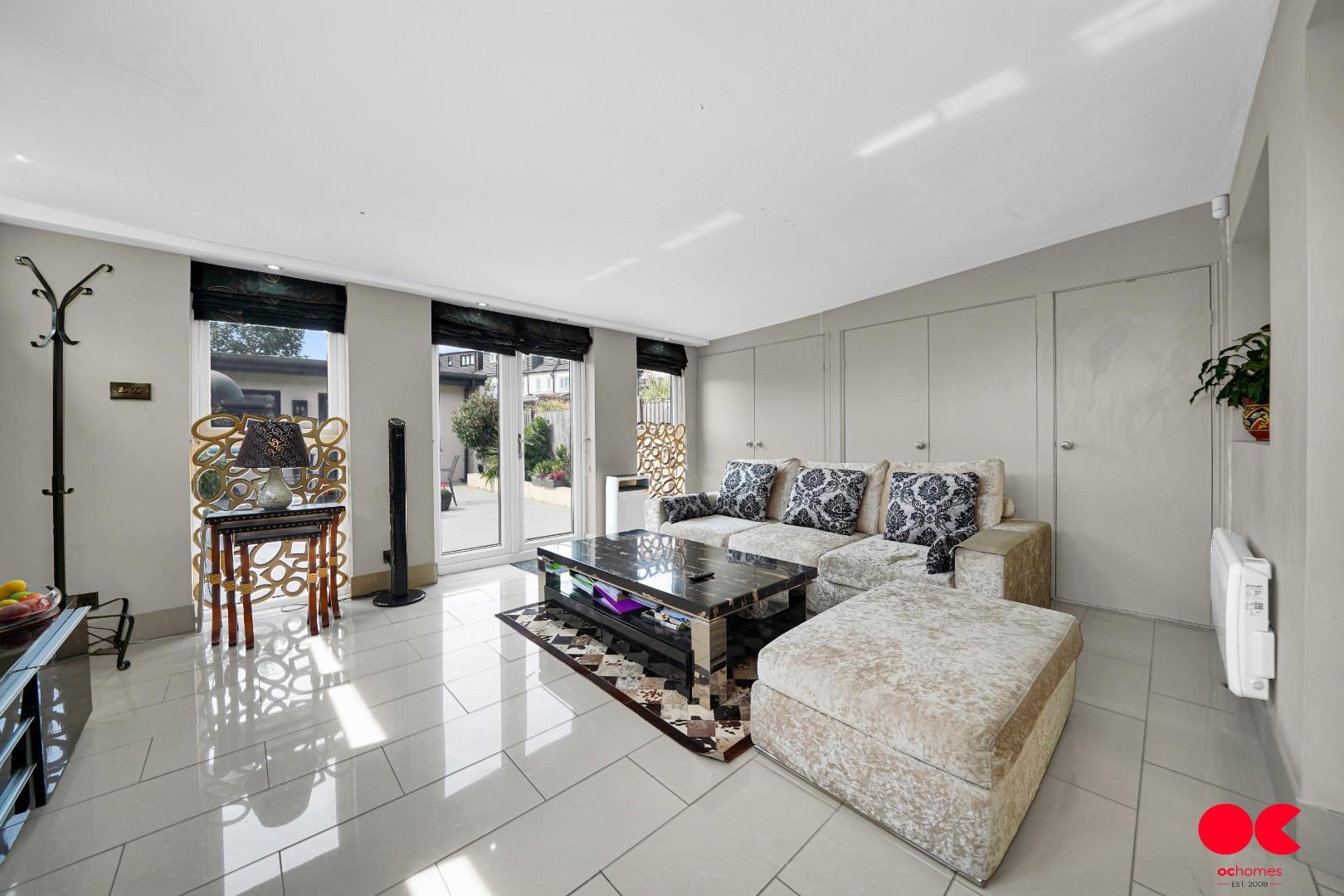 4 bed terraced house for sale in Cranley Drive, Newbury Park  - Property Image 2