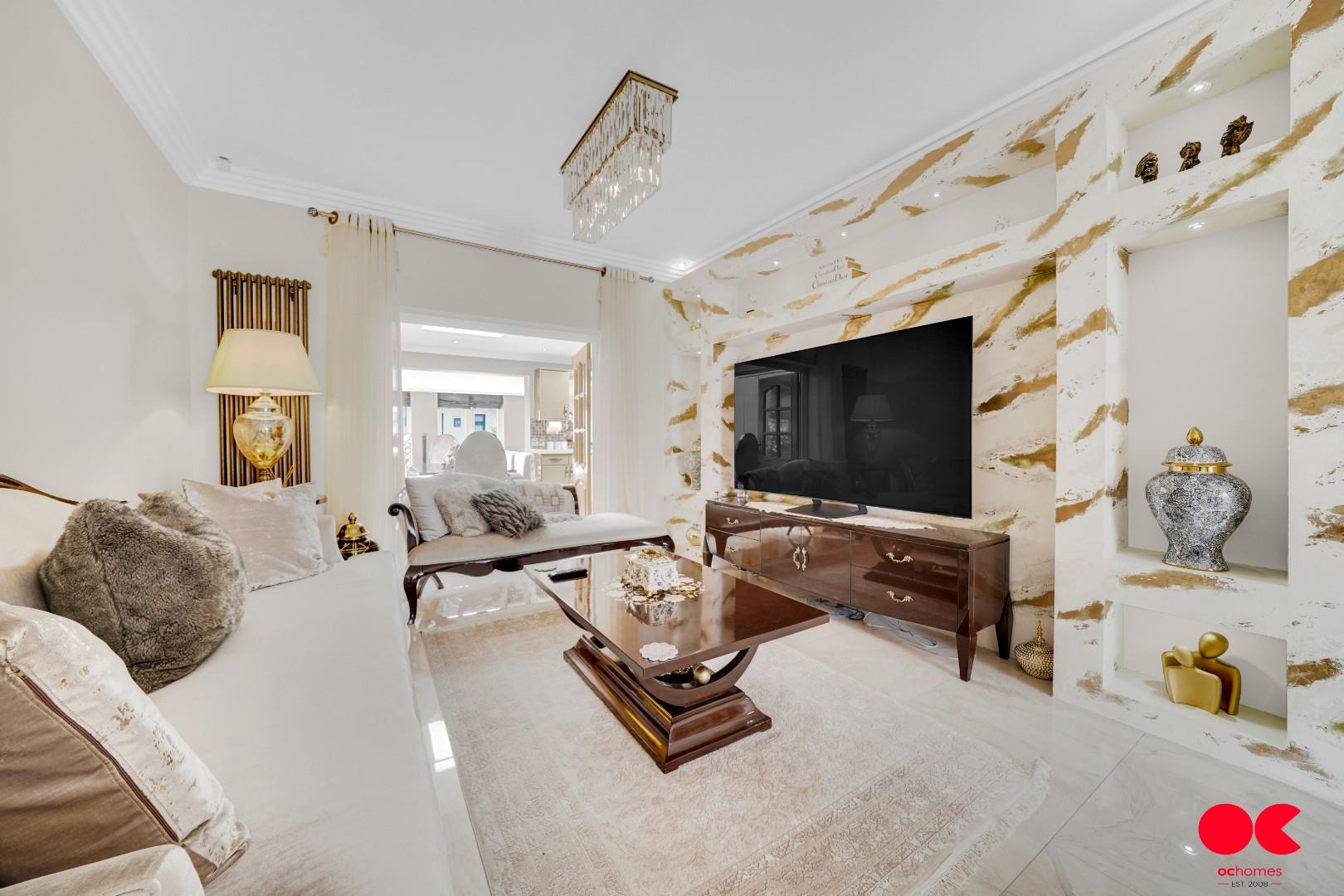 4 bed terraced house for sale in Cranley Drive, Newbury Park  - Property Image 1