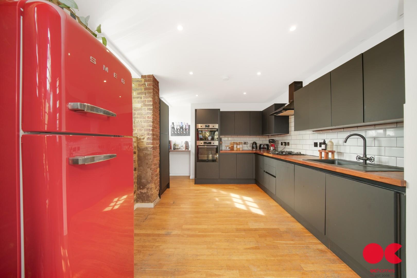 2 bed flat for sale in Kidman Close, Gidea Park  - Property Image 19