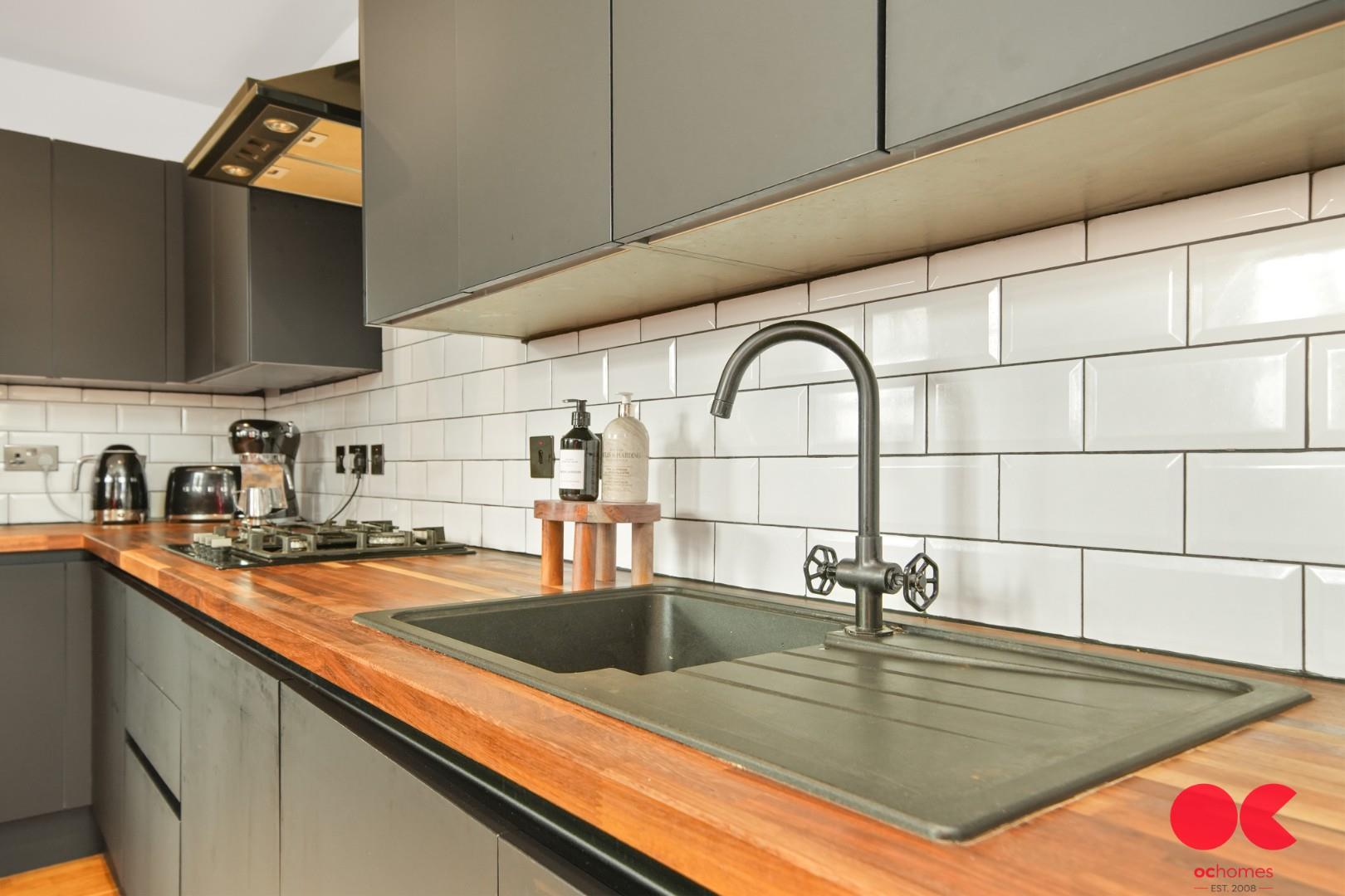 2 bed flat for sale in Kidman Close, Gidea Park  - Property Image 28