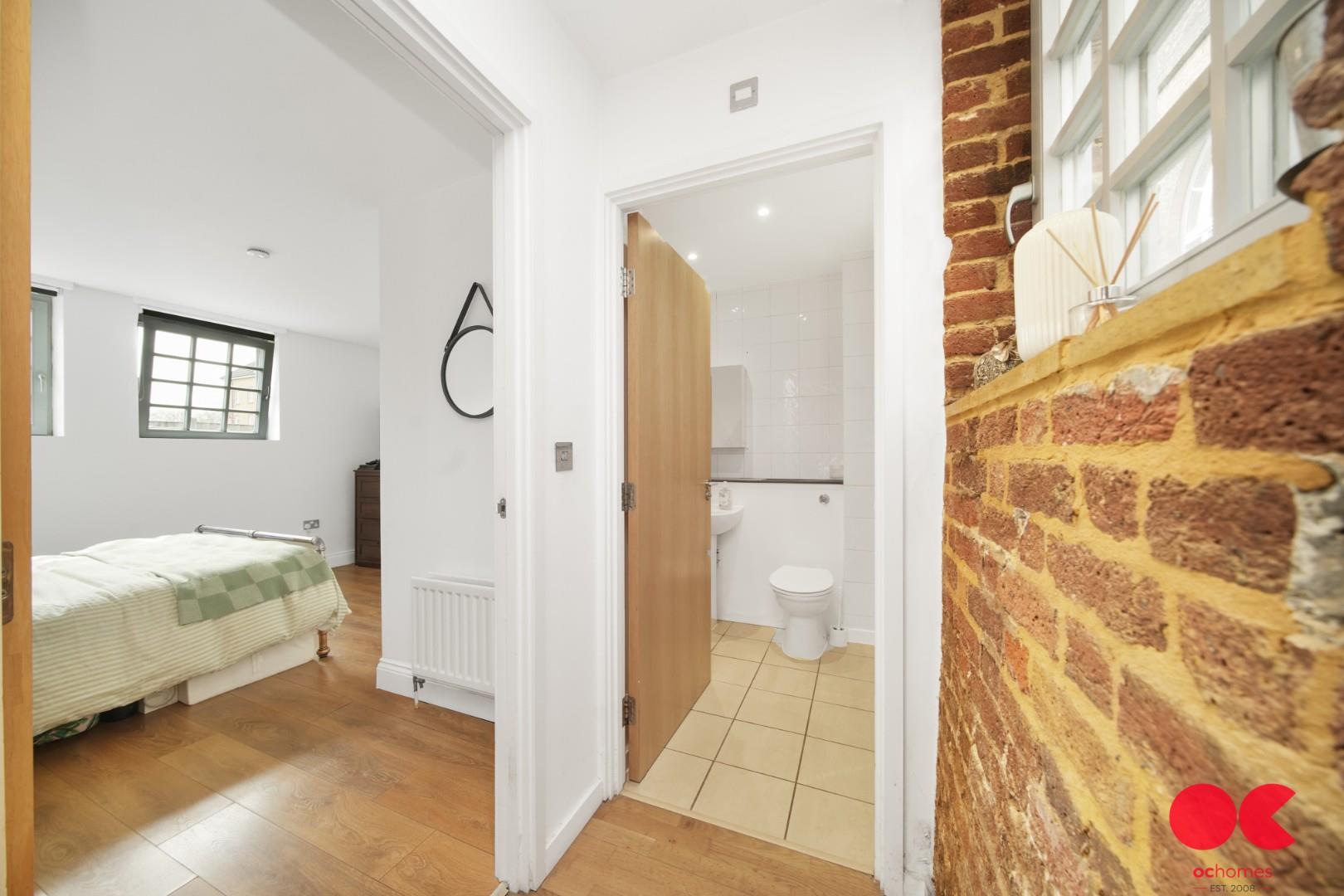 2 bed flat for sale in Kidman Close, Gidea Park  - Property Image 31