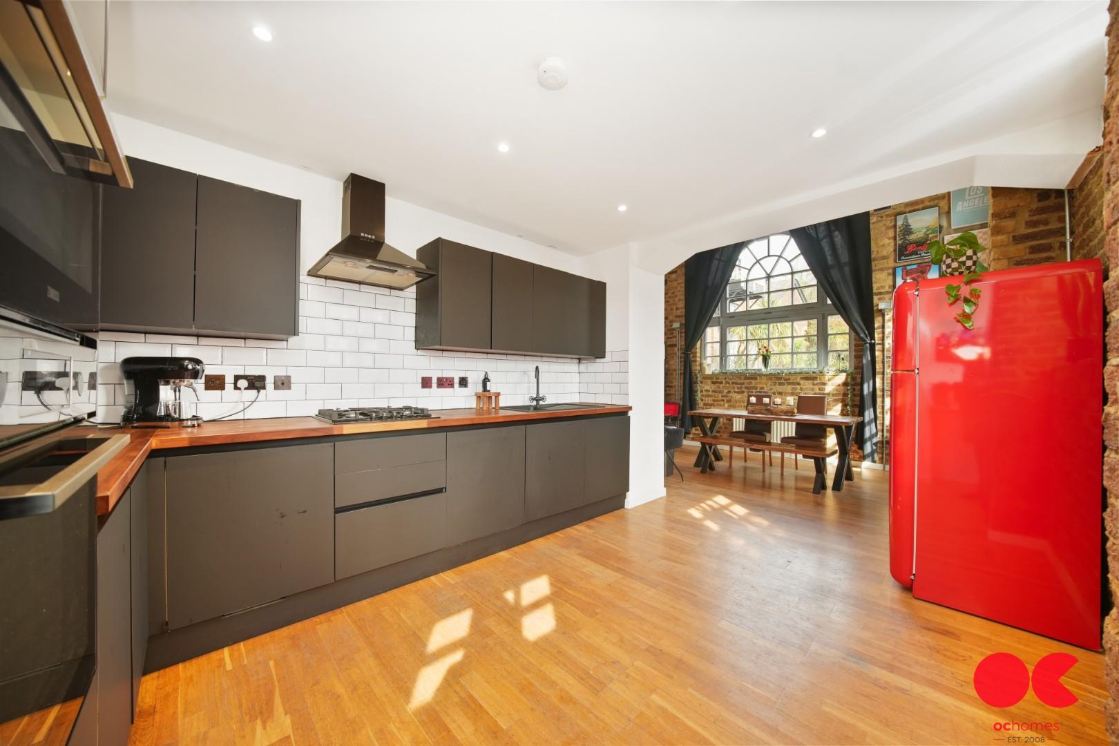 2 bed flat for sale in Kidman Close, Gidea Park  - Property Image 4