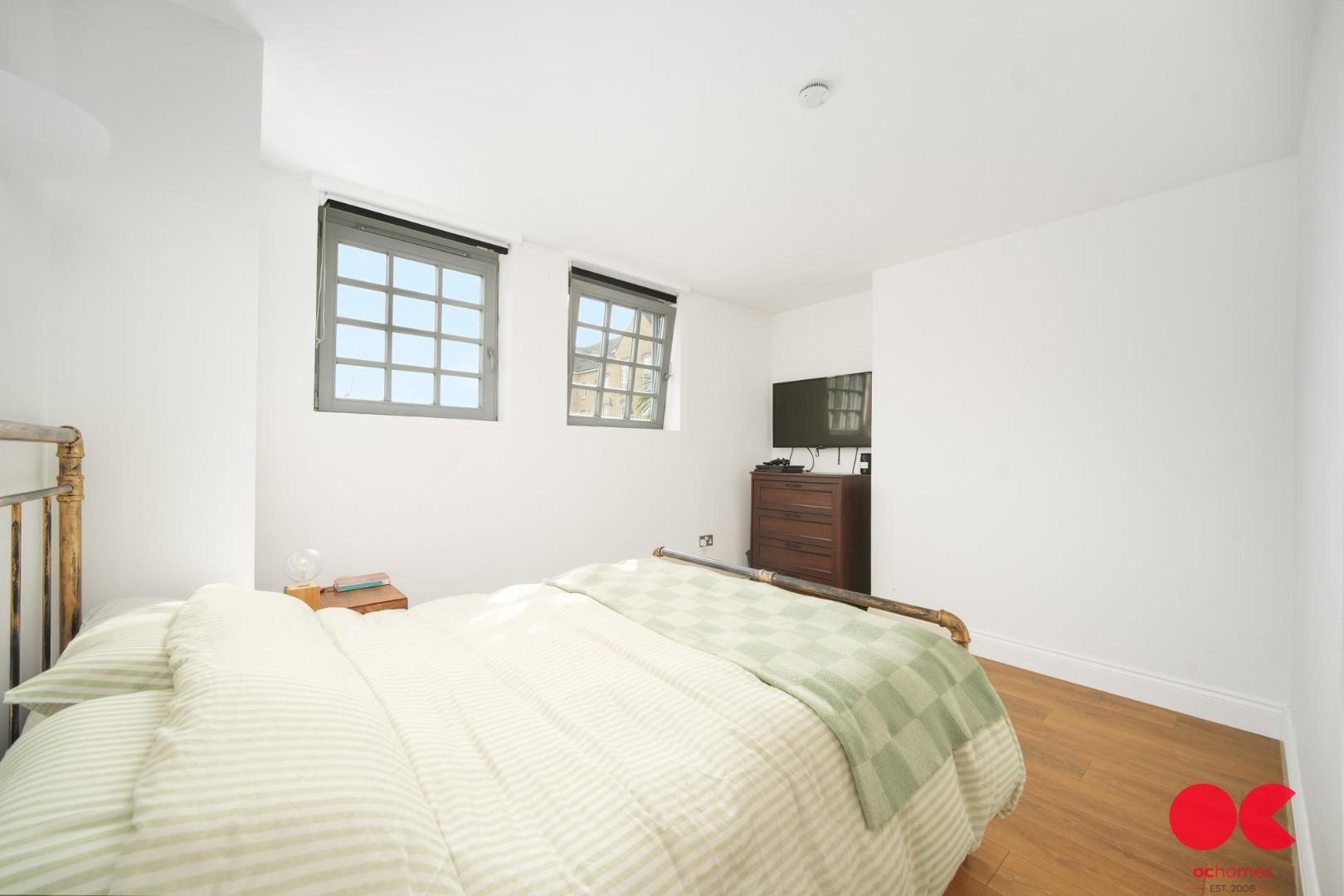 2 bed flat for sale in Kidman Close, Gidea Park  - Property Image 37