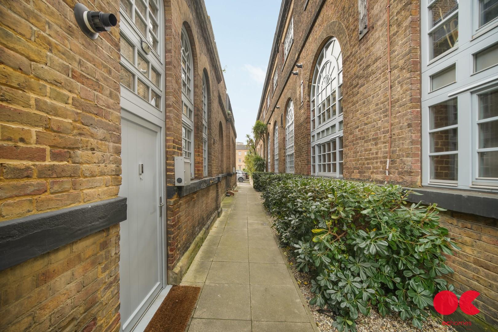 2 bed flat for sale in Kidman Close, Gidea Park  - Property Image 40