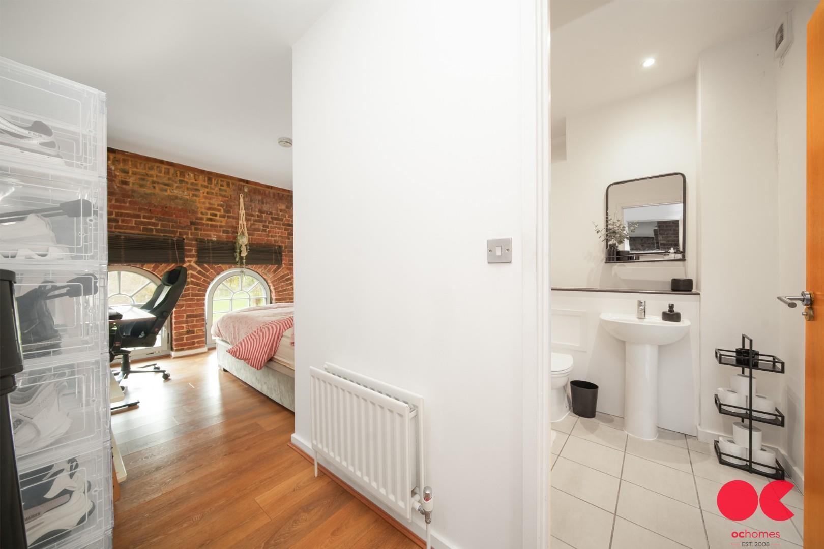 2 bed flat for sale in Kidman Close, Gidea Park  - Property Image 36