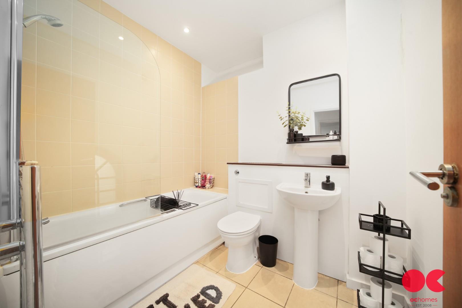 2 bed flat for sale in Kidman Close, Gidea Park  - Property Image 9