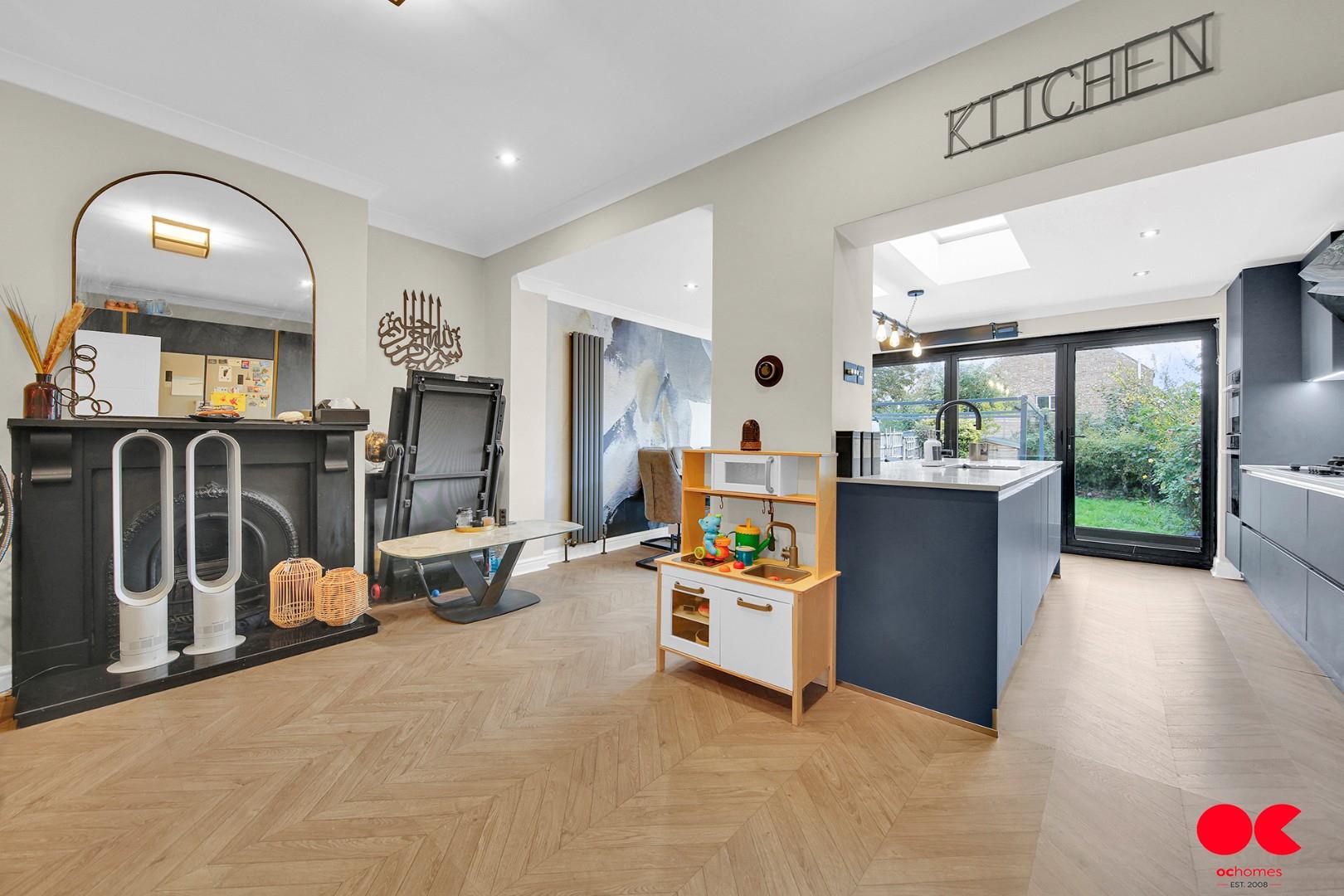 3 bed semi-detached house for sale in Hornchurch Road, Hornchurch - Property Image 1