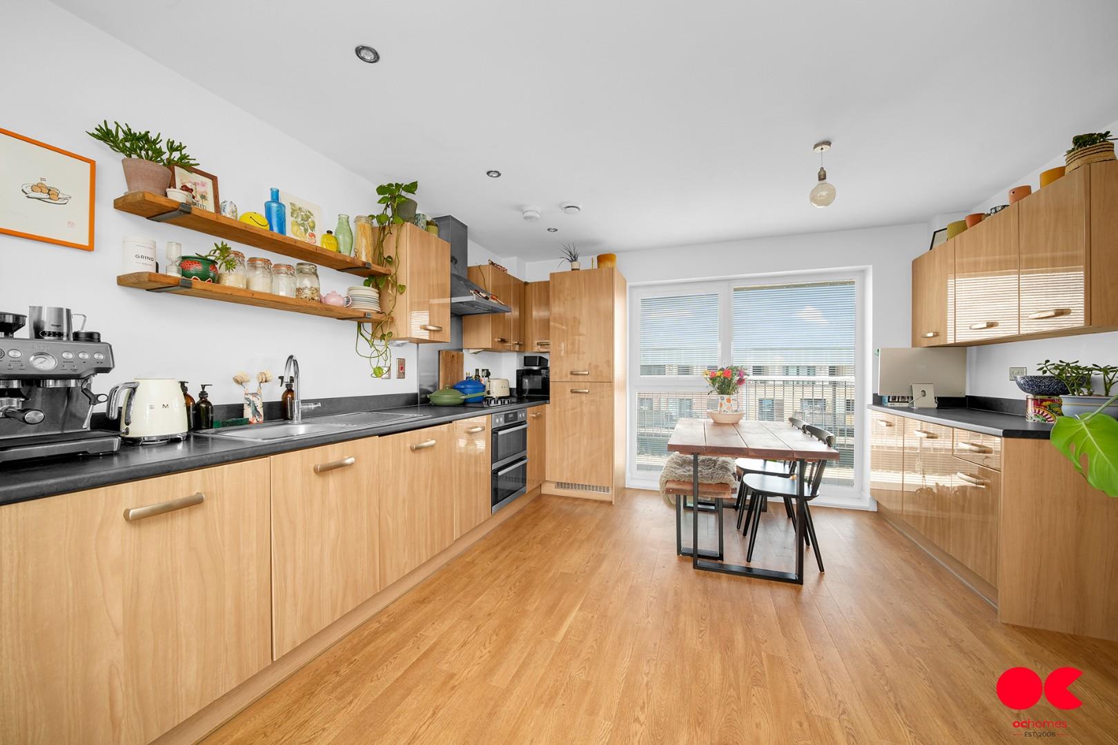 2 bed flat for sale in Maxwell Road, Romford  - Property Image 11