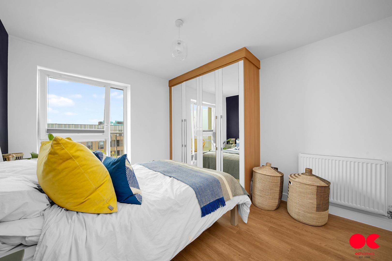 2 bed flat for sale in Maxwell Road, Romford  - Property Image 4