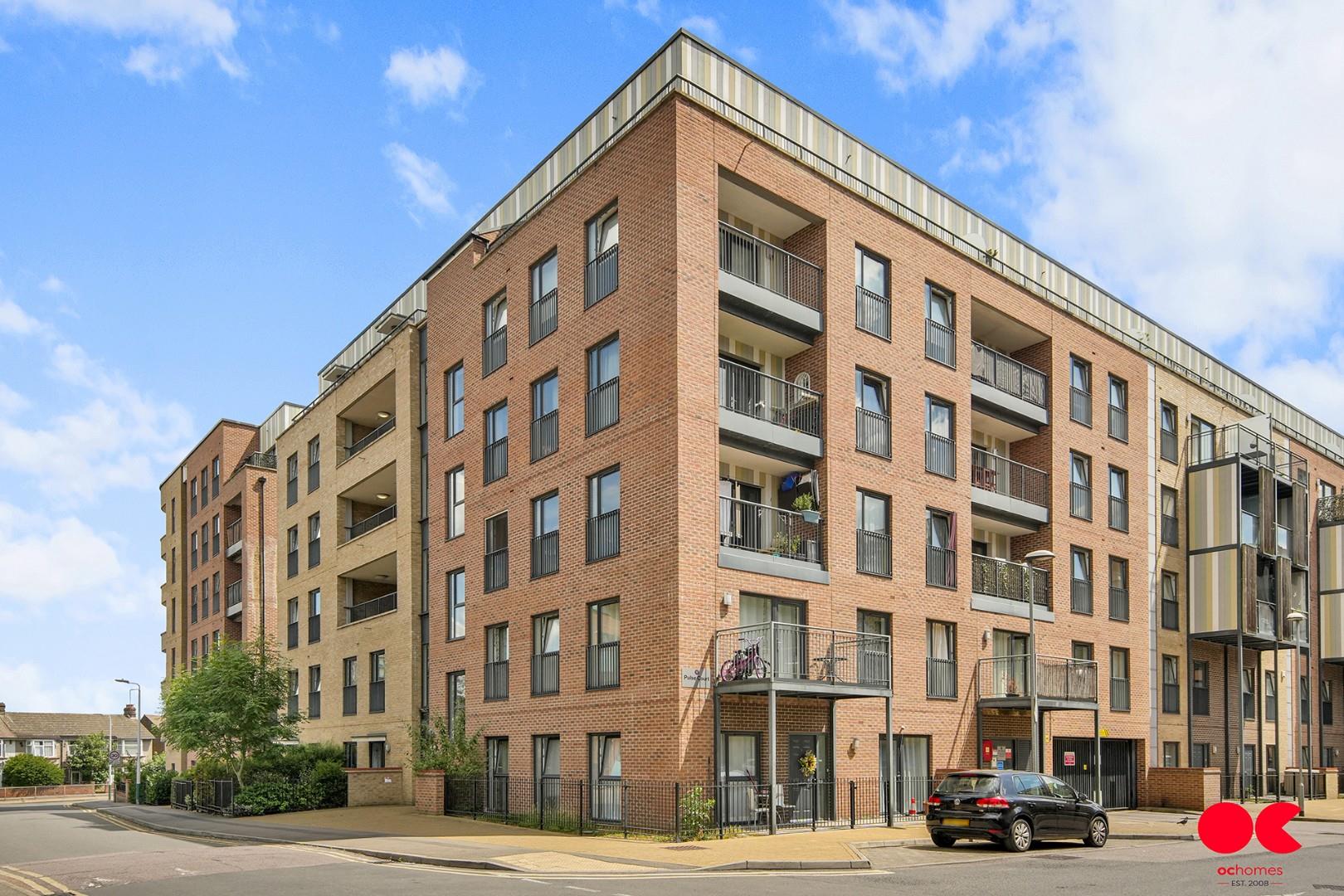 2 bed flat for sale in Maxwell Road, Romford  - Property Image 9