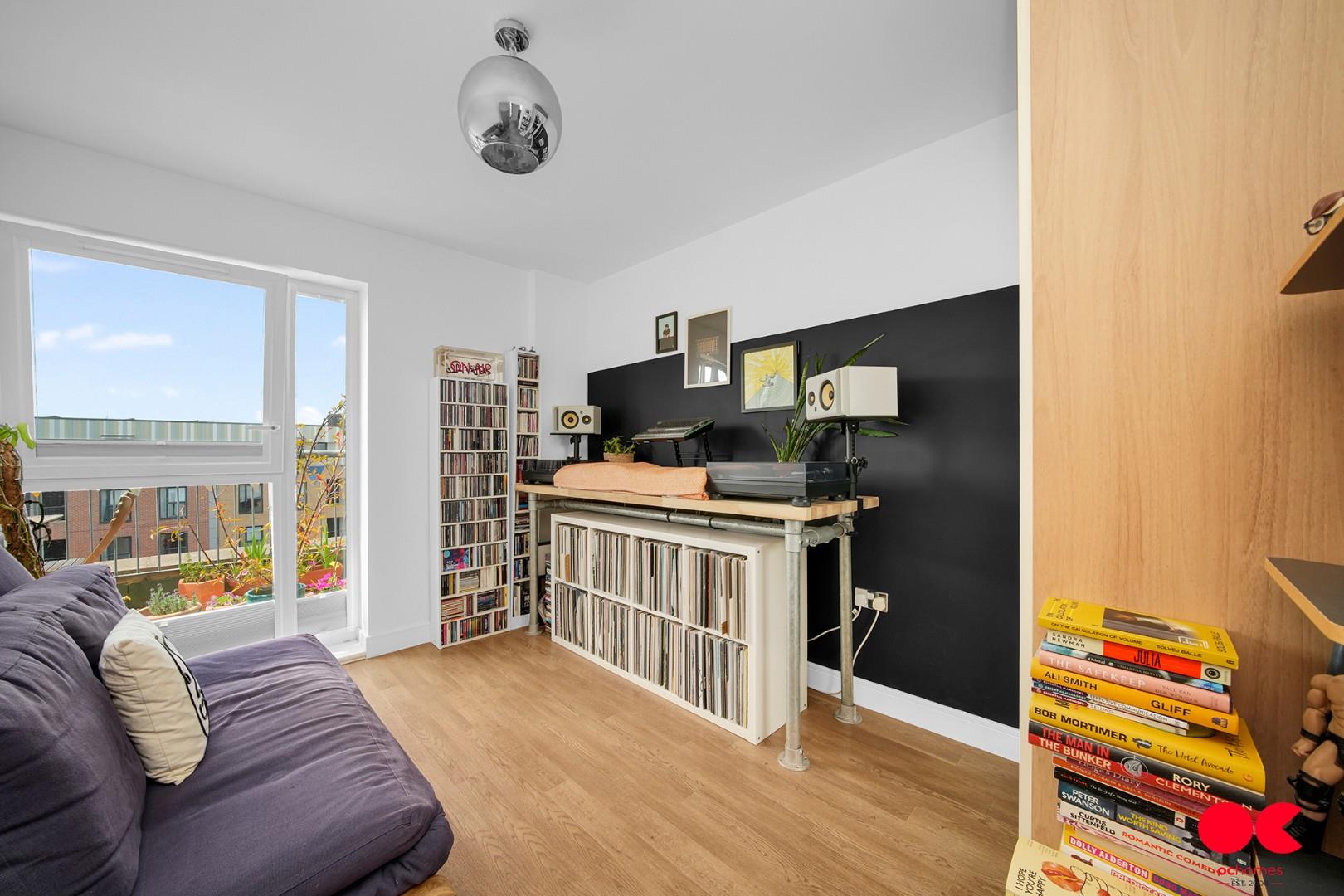 2 bed flat for sale in Maxwell Road, Romford  - Property Image 6