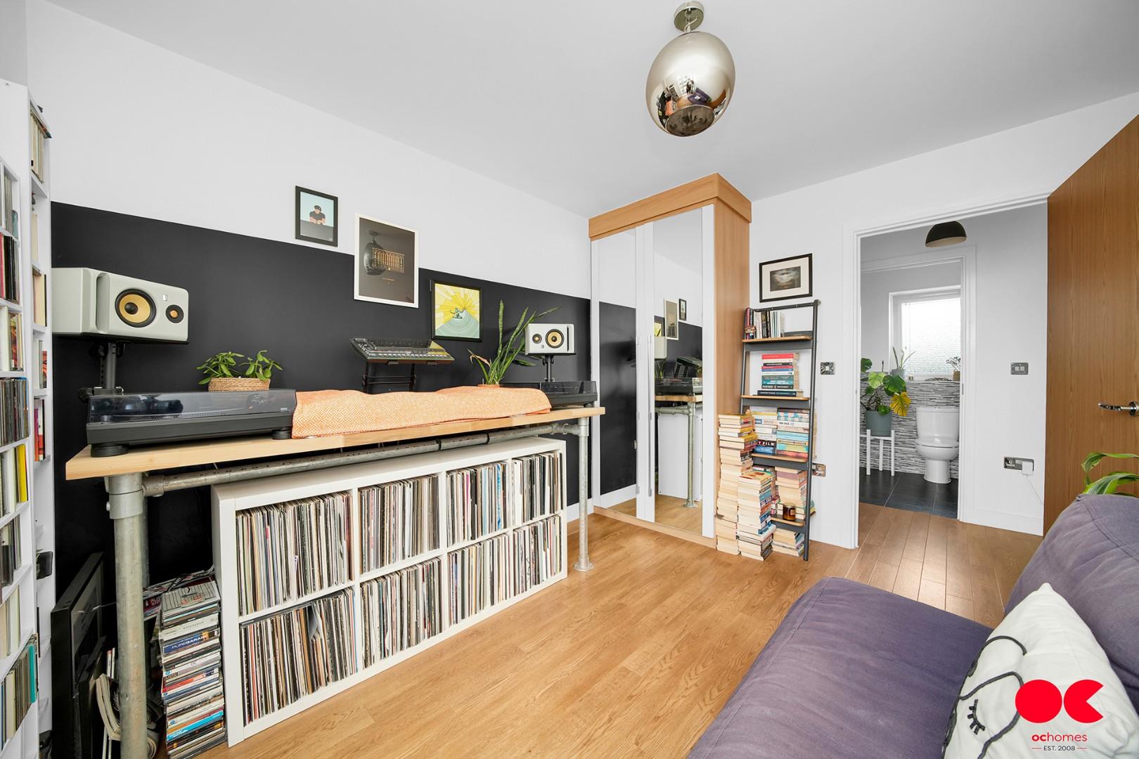 2 bed flat for sale in Maxwell Road, Romford  - Property Image 16