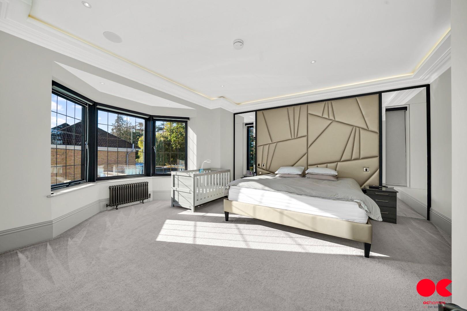 5 bed detached house for sale in Freeman Way, Emerson Park, Hornchurch  - Property Image 18