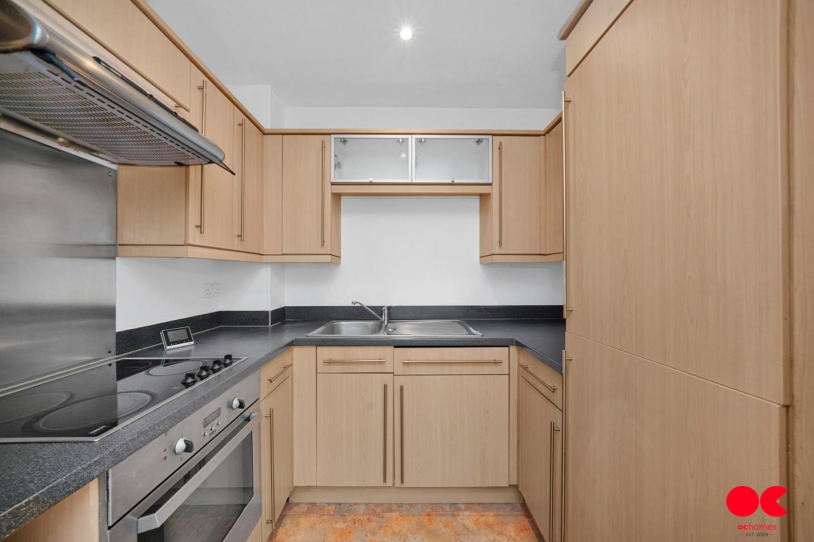 2 bed flat for sale in Stafford Avenue, Hornchurch  - Property Image 11