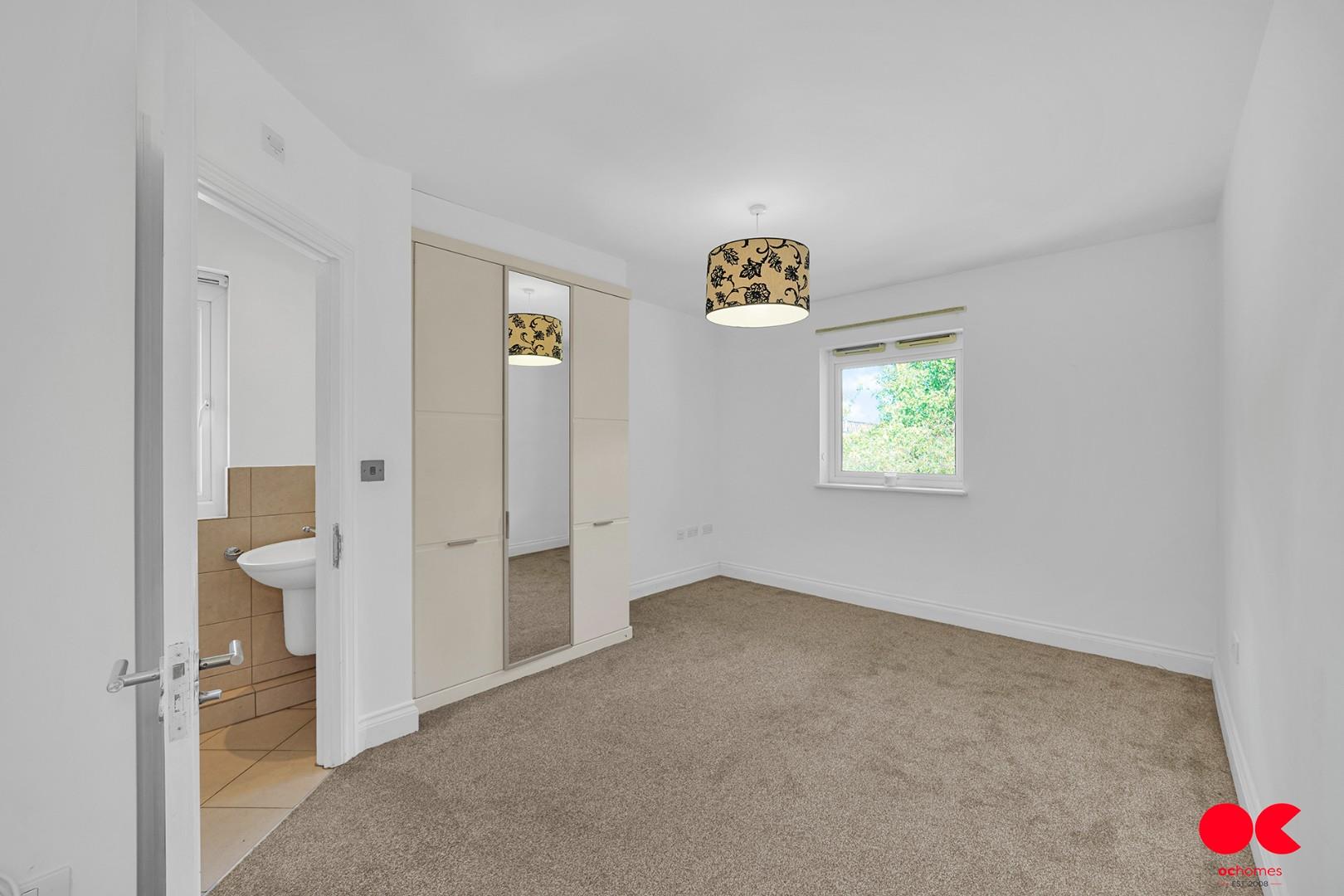 2 bed flat for sale in Stafford Avenue, Hornchurch  - Property Image 4
