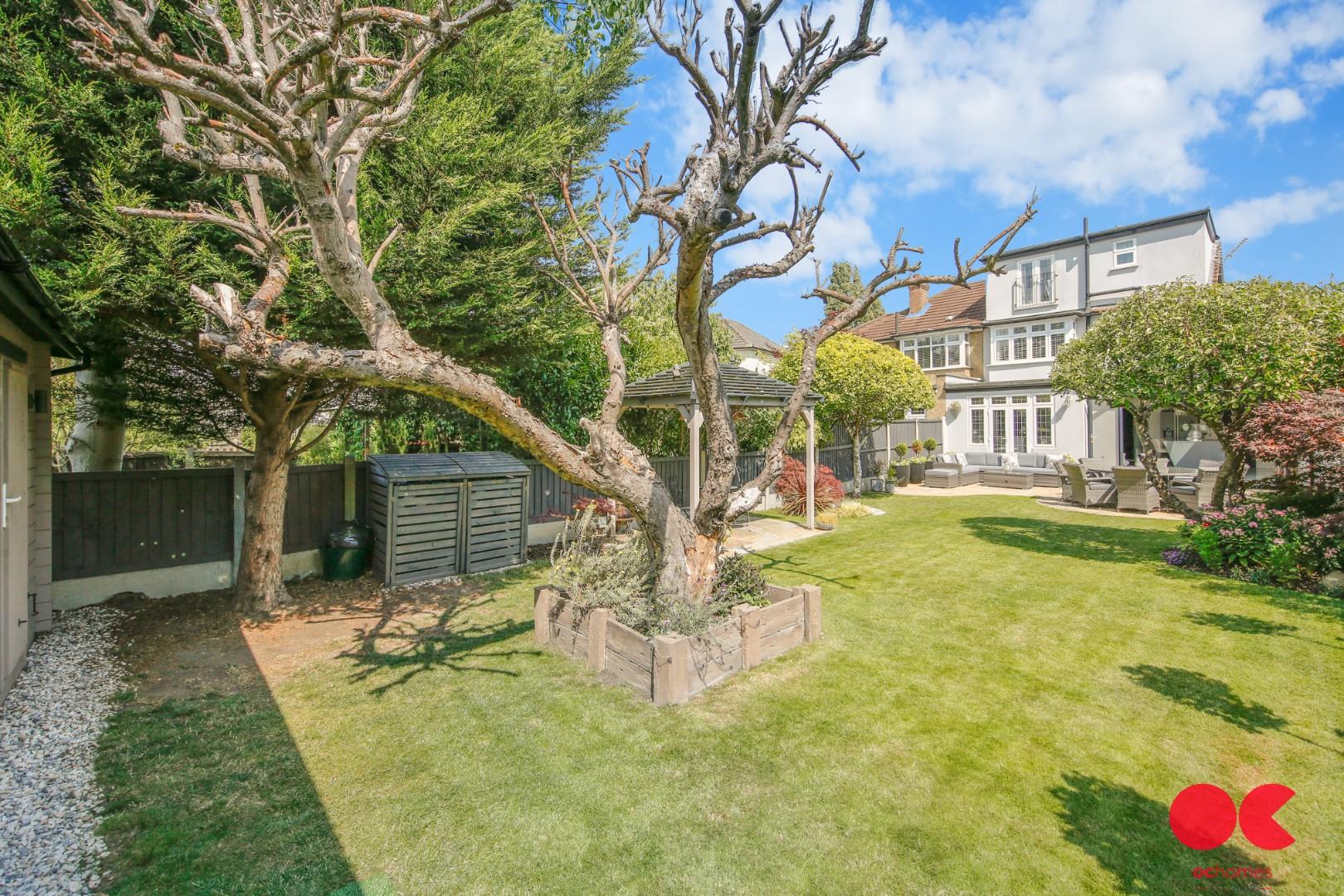 4 bed semi-detached house for sale in Woodlands Road, Romford  - Property Image 44