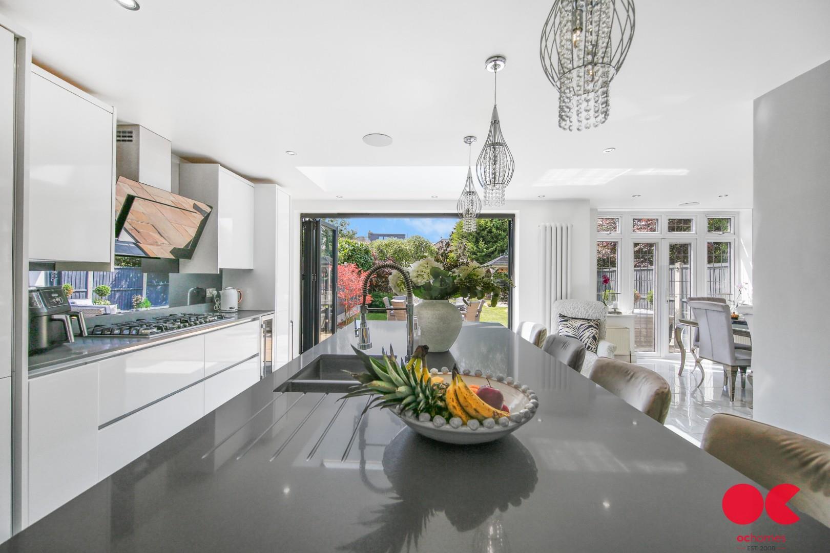 4 bed semi-detached house for sale in Woodlands Road, Romford  - Property Image 36