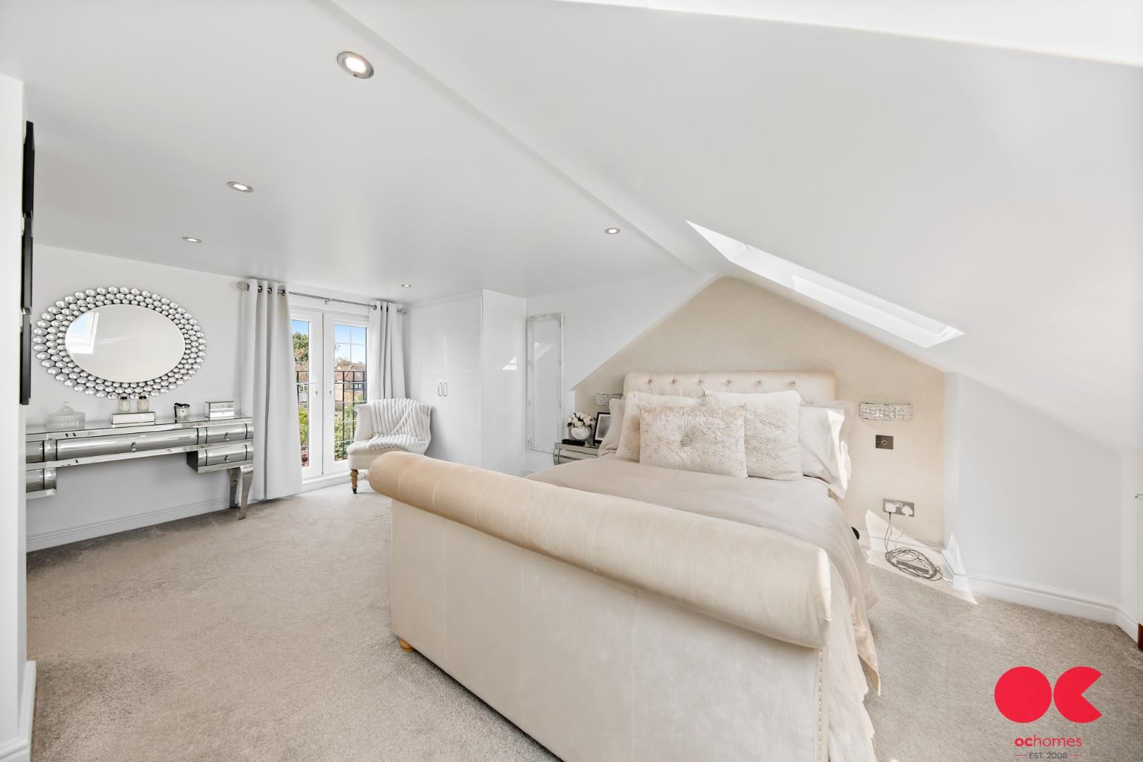 4 bed semi-detached house for sale in Woodlands Road, Romford  - Property Image 20