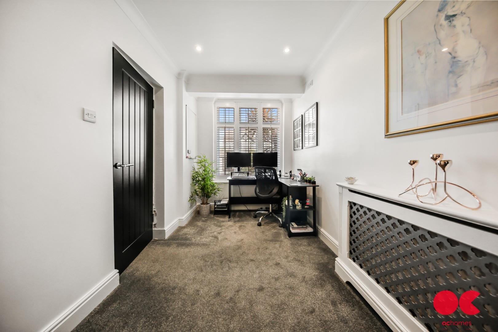 4 bed semi-detached house for sale in Woodlands Road, Romford  - Property Image 9