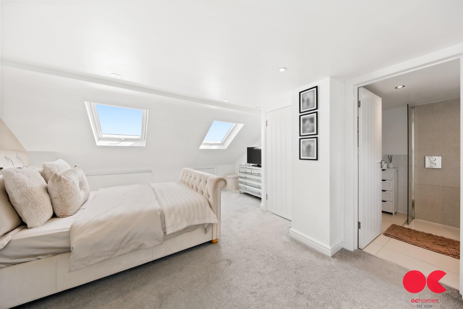 4 bed semi-detached house for sale in Woodlands Road, Romford  - Property Image 21