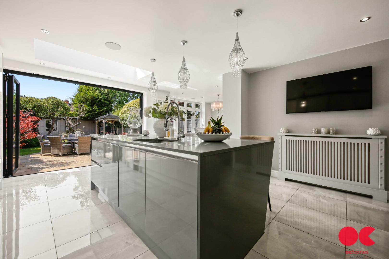 4 bed semi-detached house for sale in Woodlands Road, Romford  - Property Image 32