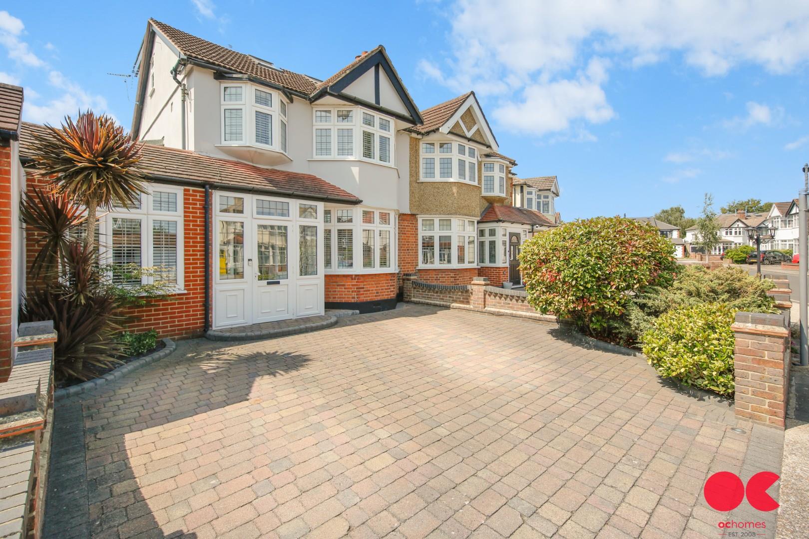 4 bed semi-detached house for sale in Woodlands Road, Romford  - Property Image 6