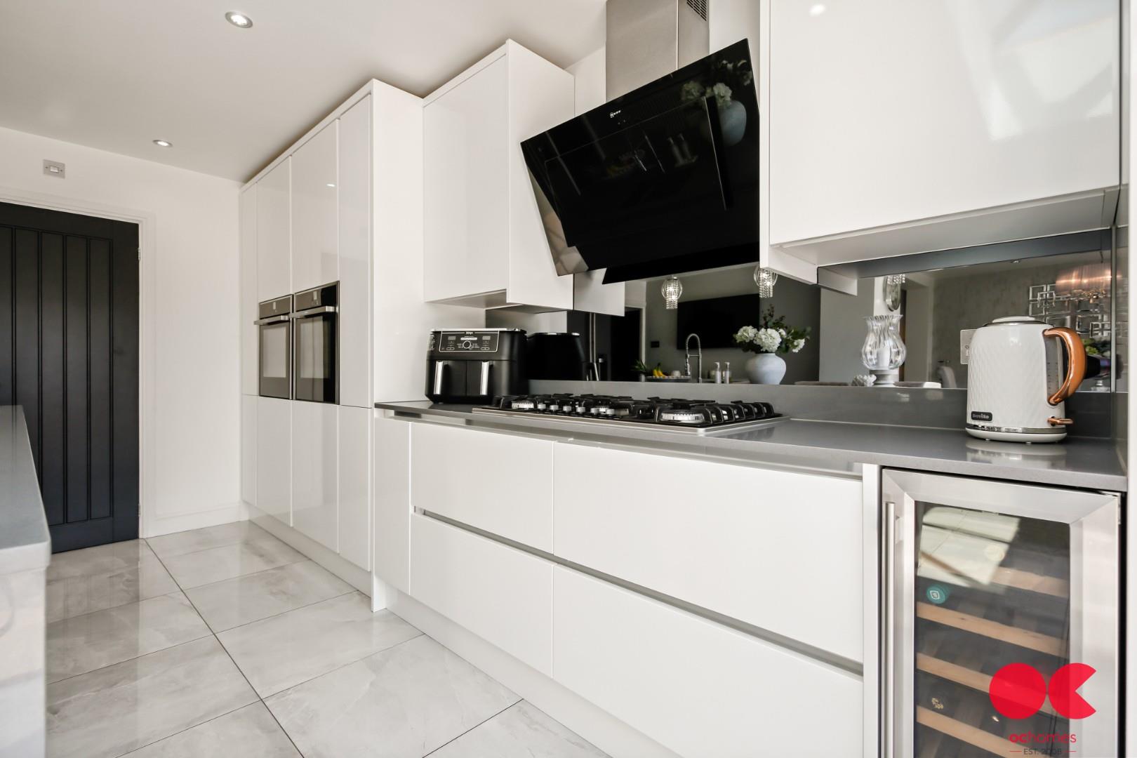 4 bed semi-detached house for sale in Woodlands Road, Romford  - Property Image 33